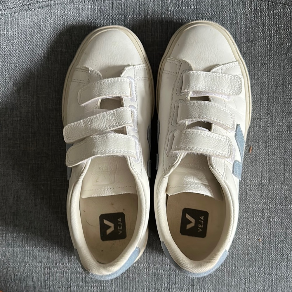 Veja Recife Leather, Size 7.5 W